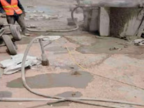 昭通水泥混凝土路面板底注浆技术 路面脱空注浆整治方案